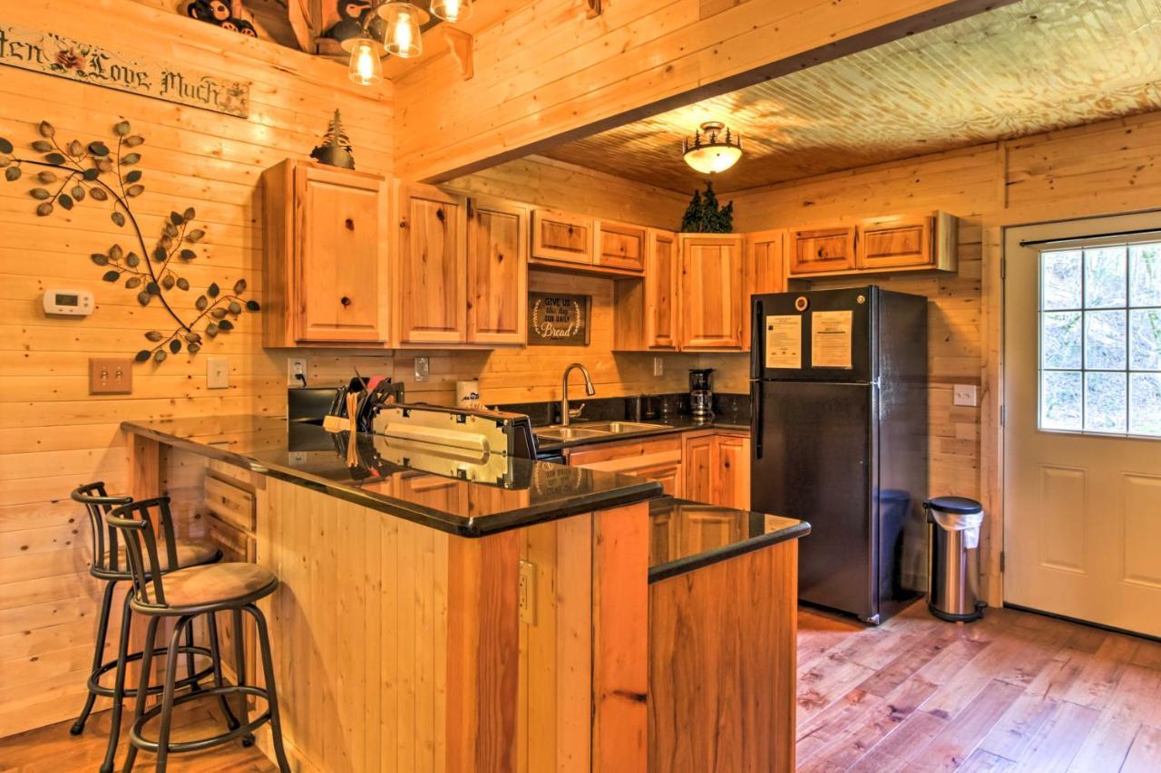 Just Fur Relaxin Sevierville Cabin With Hot Tub! Exterior photo